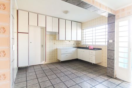 Casa à venda com 218m², 3 quartos e 5 vagas Casa à venda com 218m², 3 quartos e 5 vagasCozinha