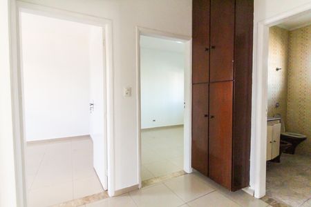 Casa à venda com 218m², 3 quartos e 5 vagas Casa à venda com 218m², 3 quartos e 5 vagasHall