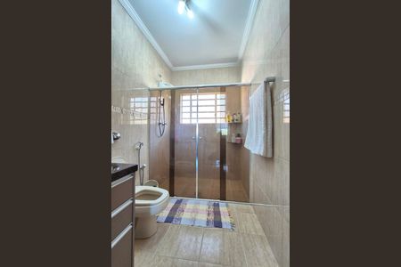 Casa à venda com 242m², 3 quartos e 4 vagasBanheiro da Suíte