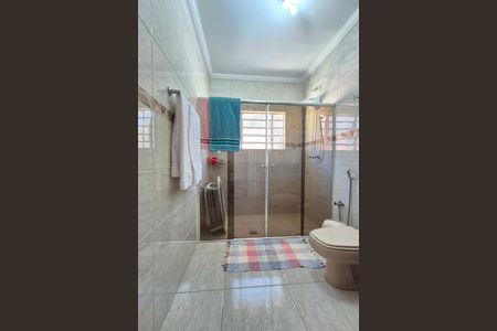 Casa à venda com 242m², 3 quartos e 4 vagasBanheiro