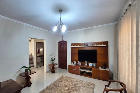 Casa à venda com 242m², 3 quartos e 4 vagasSala