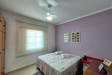 Casa à venda com 242m², 3 quartos e 4 vagasQuarto 2 