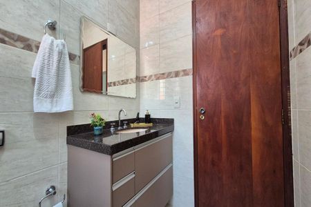 Casa à venda com 242m², 3 quartos e 4 vagasBanheiro
