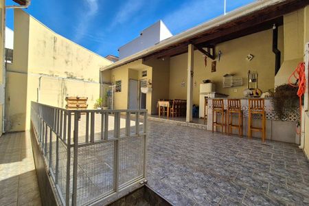 Casa à venda com 242m², 3 quartos e 4 vagasQuintal 
