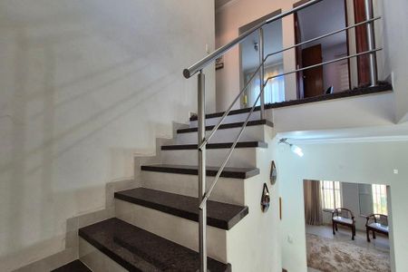 Casa à venda com 242m², 3 quartos e 4 vagasEscada 
