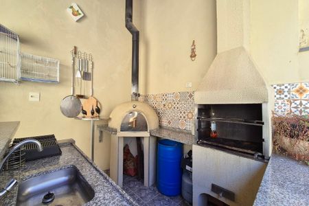 Casa à venda com 242m², 3 quartos e 4 vagasÁrea comum - Churrasqueira