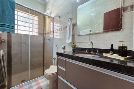 Casa à venda com 242m², 3 quartos e 4 vagasBanheiro
