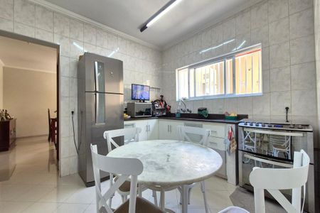 Casa à venda com 242m², 3 quartos e 4 vagasBanheiro