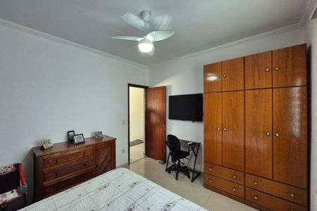 Casa à venda com 242m², 3 quartos e 4 vagasQuarto 2 