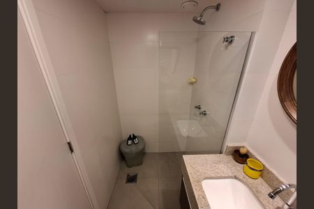 Banheiro  de apartamento à venda com 1 quarto, 44m² em Lapa, Rio de Janeiro
