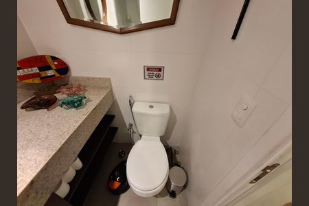 Banheiro  de apartamento à venda com 1 quarto, 44m² em Lapa, Rio de Janeiro