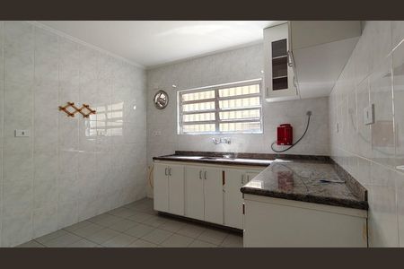 Casa para alugar com 3 quartos, 220m² em Jardim Santa Monica, São Paulo