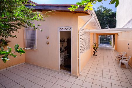 Casa à venda com 200m², 3 quartos e 3 vagasFundos