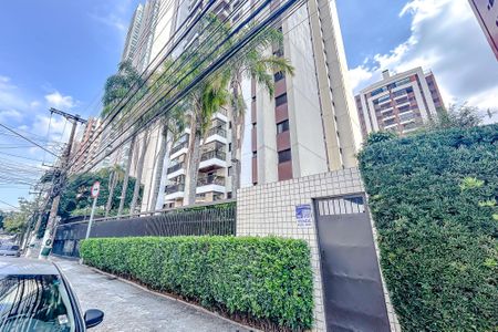 Apartamento à venda com 125m², 4 quartos e 3 vagasFachada com Plaquinha