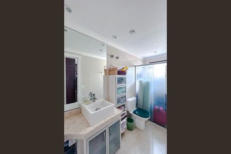 Apartamento à venda com 125m², 4 quartos e 3 vagasBanheiro da Suíte 2