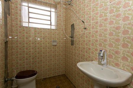 Casa à venda com 284m², 4 quartos e 6 vagas Casa à venda com 284m², 4 quartos e 6 vagasBanheiro da Salão