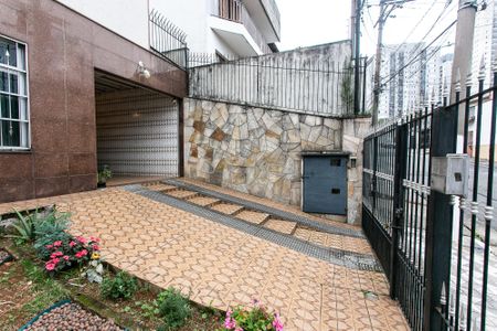 Casa à venda com 284m², 4 quartos e 6 vagas Casa à venda com 284m², 4 quartos e 6 vagasGaragem