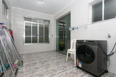 Casa à venda com 284m², 4 quartos e 6 vagas Casa à venda com 284m², 4 quartos e 6 vagasÁrea de Serviço