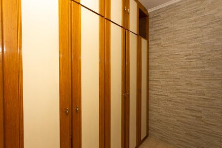Casa à venda com 284m², 4 quartos e 6 vagas Casa à venda com 284m², 4 quartos e 6 vagasCorredor