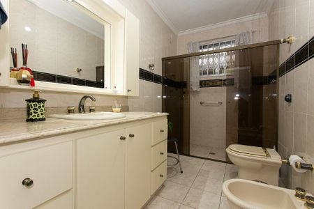 Casa à venda com 284m², 4 quartos e 6 vagas Casa à venda com 284m², 4 quartos e 6 vagasBanheiro 2