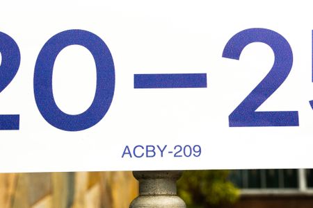 Casa à venda com 284m², 4 quartos e 6 vagas Casa à venda com 284m², 4 quartos e 6 vagasplaca ACBY-209