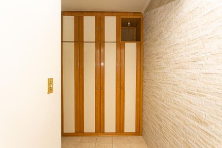 Casa à venda com 284m², 4 quartos e 6 vagas Casa à venda com 284m², 4 quartos e 6 vagasCorredor