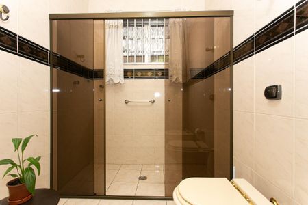 Casa à venda com 284m², 4 quartos e 6 vagas Casa à venda com 284m², 4 quartos e 6 vagasBanheiro 2