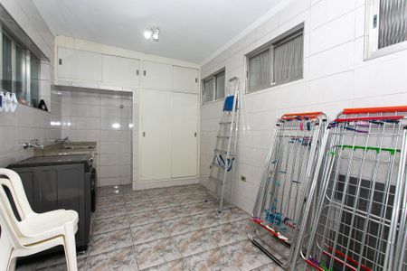 Casa à venda com 284m², 4 quartos e 6 vagas Casa à venda com 284m², 4 quartos e 6 vagasÁrea de Serviço