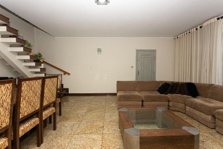 Casa à venda com 284m², 4 quartos e 6 vagas Casa à venda com 284m², 4 quartos e 6 vagasSala