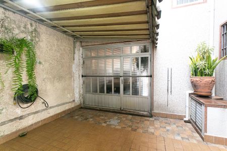 Casa à venda com 284m², 4 quartos e 6 vagas Casa à venda com 284m², 4 quartos e 6 vagasQuintal / Garagem