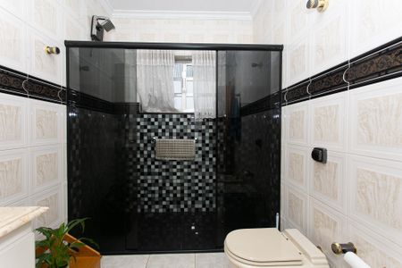 Casa à venda com 284m², 4 quartos e 6 vagas Casa à venda com 284m², 4 quartos e 6 vagasBanheiro 1