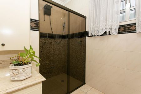 Casa à venda com 284m², 4 quartos e 6 vagas Casa à venda com 284m², 4 quartos e 6 vagasBanheiro da Suíte