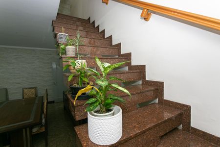 Casa à venda com 284m², 4 quartos e 6 vagas Casa à venda com 284m², 4 quartos e 6 vagasSala