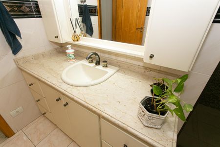 Casa à venda com 284m², 4 quartos e 6 vagas Casa à venda com 284m², 4 quartos e 6 vagasBanheiro da Suíte