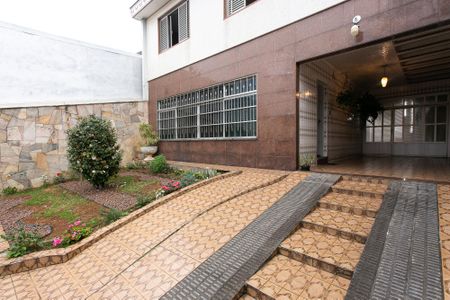 Casa à venda com 284m², 4 quartos e 6 vagas Casa à venda com 284m², 4 quartos e 6 vagasFachada
