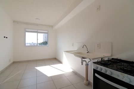 Sala/Cozinha e Área de Serviço de apartamento para alugar com 2 quartos, 32m² em Engenheiro Goulart, São Paulo