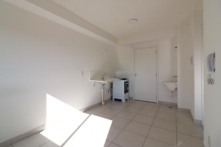 Sala/Cozinha e Área de Serviço de apartamento para alugar com 2 quartos, 32m² em Engenheiro Goulart, São Paulo