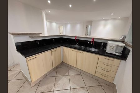 Apartamento para alugar com 220m², 5 quartos e 2 vagas Apartamento para alugar com 220m², 5 quartos e 2 vagasCozinha