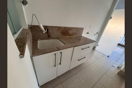 Apartamento para alugar com 220m², 5 quartos e 2 vagas Apartamento para alugar com 220m², 5 quartos e 2 vagasÁrea de Serviço