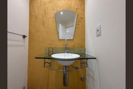 Apartamento para alugar com 220m², 5 quartos e 2 vagas Apartamento para alugar com 220m², 5 quartos e 2 vagasLavabo