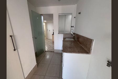 Apartamento para alugar com 220m², 5 quartos e 2 vagas Apartamento para alugar com 220m², 5 quartos e 2 vagasÁrea de Serviço