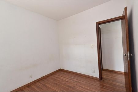 Apartamento à venda com 101m², 3 quartos e 2 vagasQuarto 2
