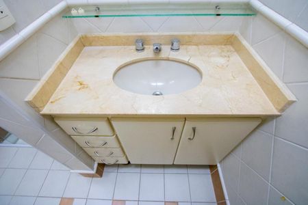 Apartamento para alugar com 98m², 3 quartos e 2 vagasBanheiro social