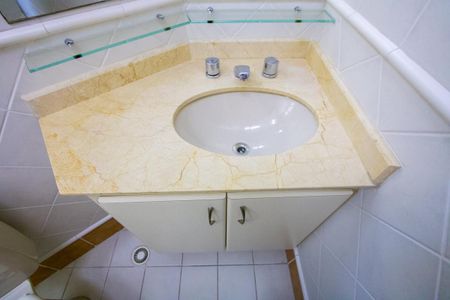 Apartamento para alugar com 98m², 3 quartos e 2 vagasBanheiro do quarto 1