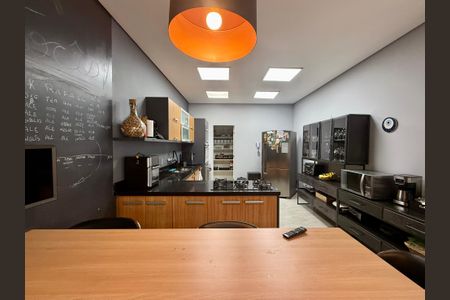 Casa de condomínio à venda com 397m², 4 quartos e 4 vagasCozinha 