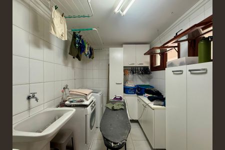Casa de condomínio à venda com 397m², 4 quartos e 4 vagasÁrea de Serviço
