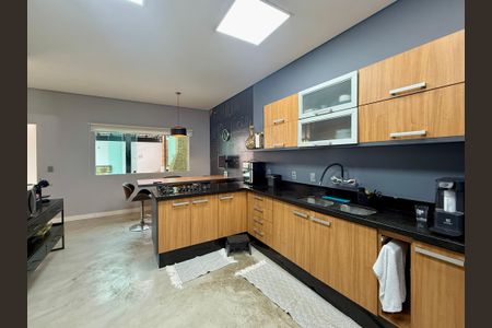Casa de condomínio à venda com 397m², 4 quartos e 4 vagasCozinha 