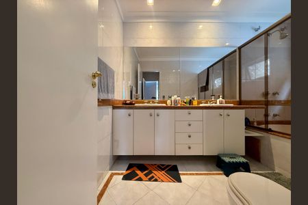 Casa de condomínio à venda com 397m², 4 quartos e 4 vagasBanheiro Suíte 1