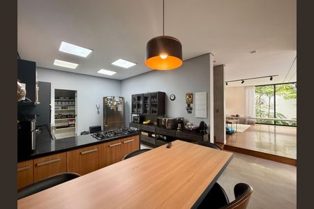 Casa de condomínio à venda com 397m², 4 quartos e 4 vagasCozinha 