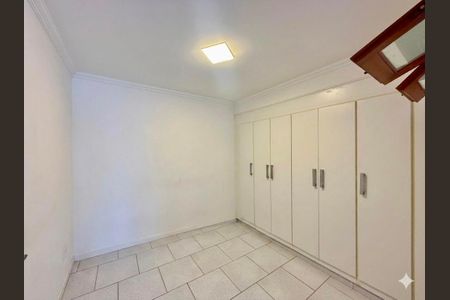 Casa de condomínio à venda com 397m², 4 quartos e 4 vagasQuarto de Serviço